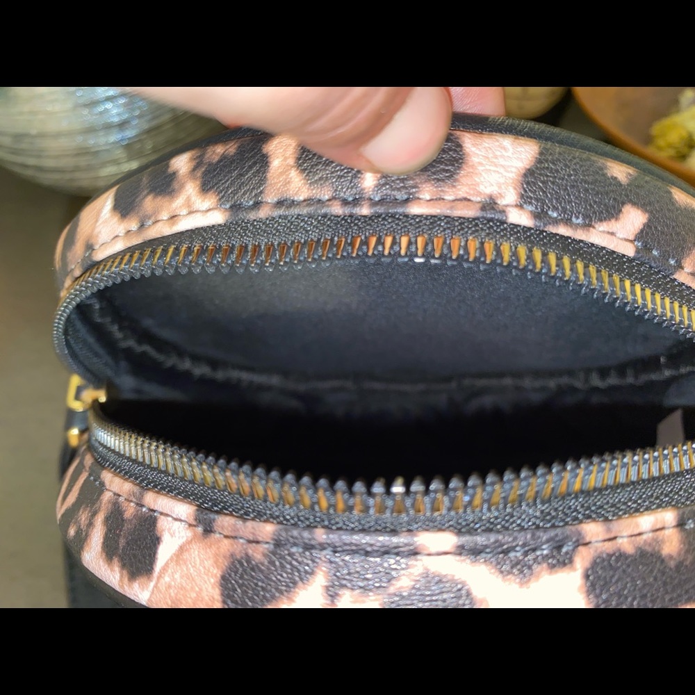 Brand New Leopard Print Crossbody Round Bag. (w/out tag, will provide dust bag) - Picture 3 of 9